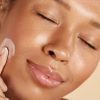 makeup-tips-for-oily-skin_9e7b0f0e-ac95-4232-a20e-58edc546546b_1200x | آرالیا | آرالیا شاپ - آرایشی بهداشتی